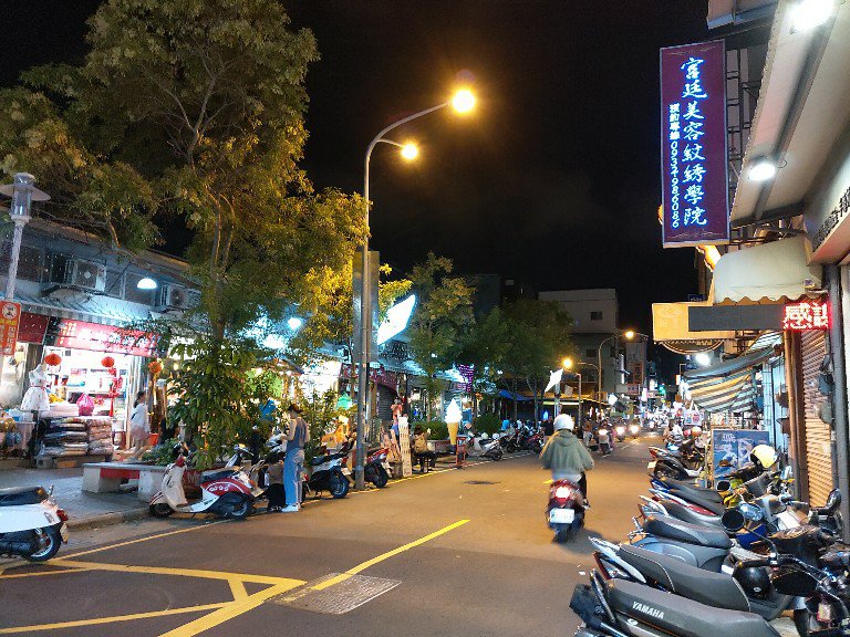 越晚越美麗的台南神農街