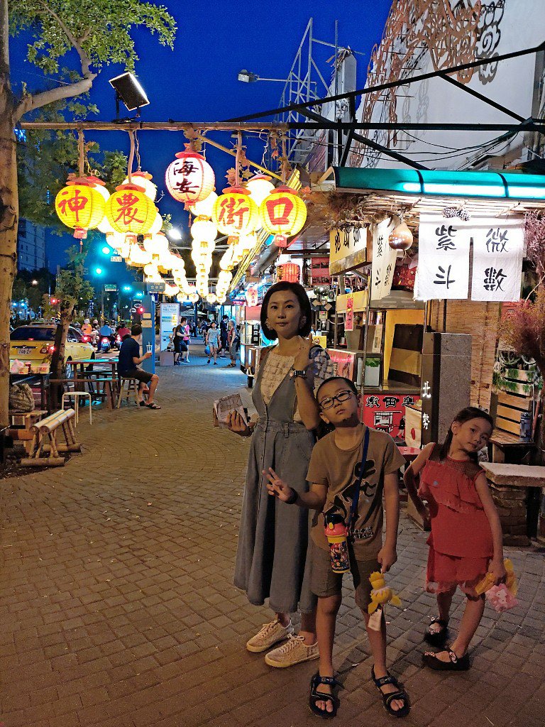 越晚越美麗的台南神農街